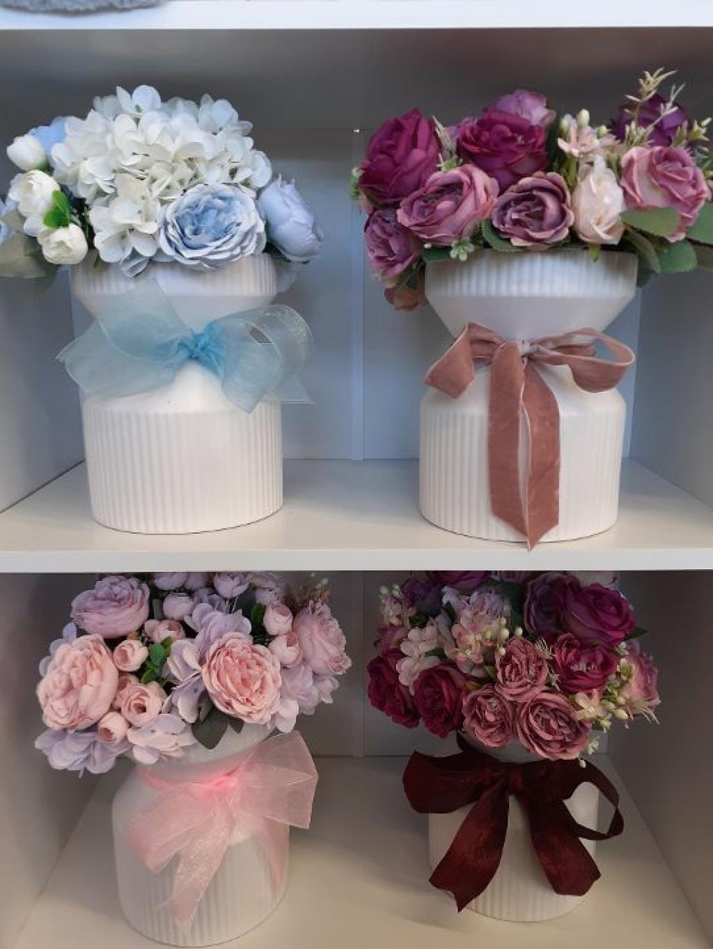 Pretty pretty Vase 72.00 Designer Flowers Pukekohe Flower Shop